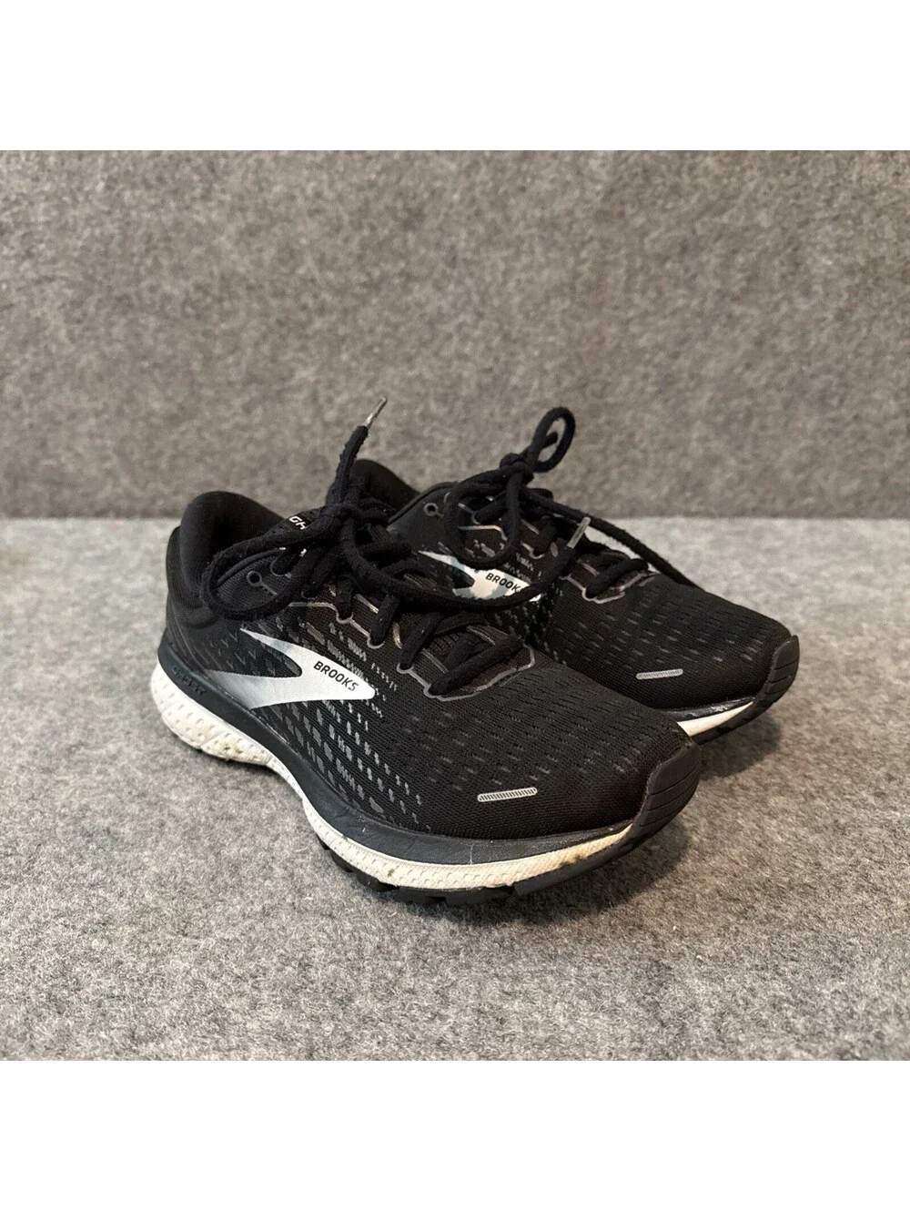 Brooks Black Ghost 13 Women's Running Shoes Size 7 1203381B012